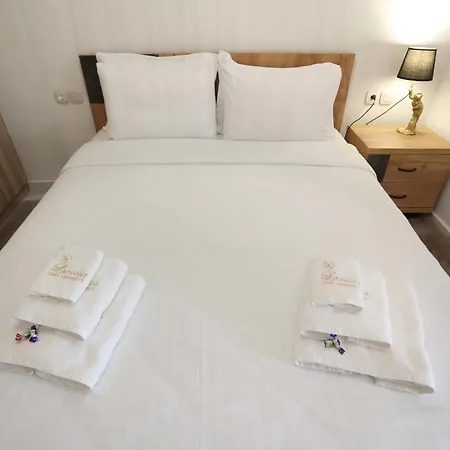 La Luxury Trekke * Larissa